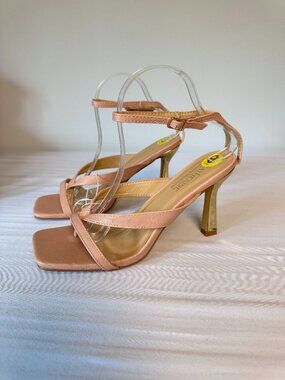 9 Catherine Malandrino Chacha Blush Pink Nude Ankle Strap Sandals Gold Heels